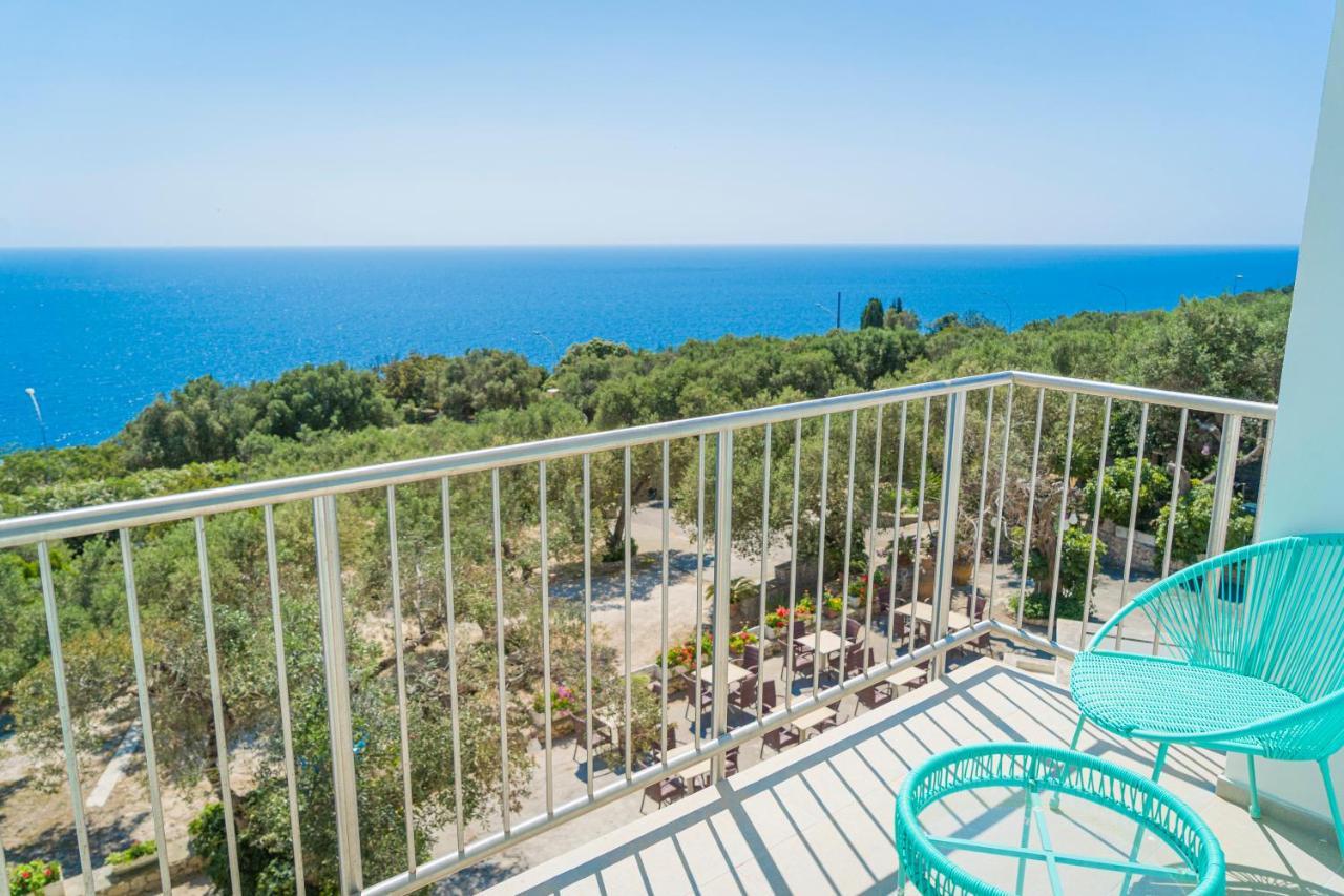 Hotel Orsa Maggiore Castro  Eksteriør bilde